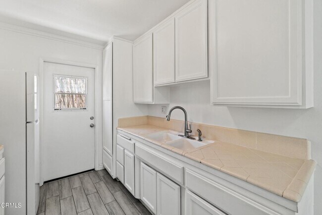 Foto del edificio - 3345 Porter Ln