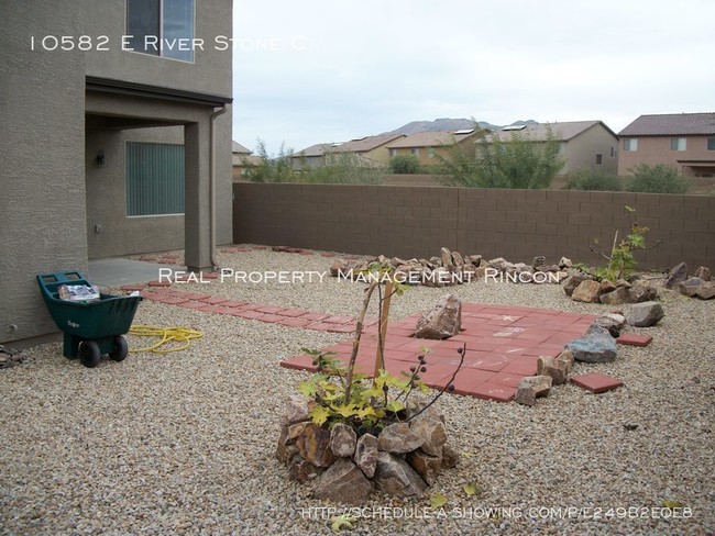 Building Photo - Gorgeous 4 Bed/3bath Home in Vail!