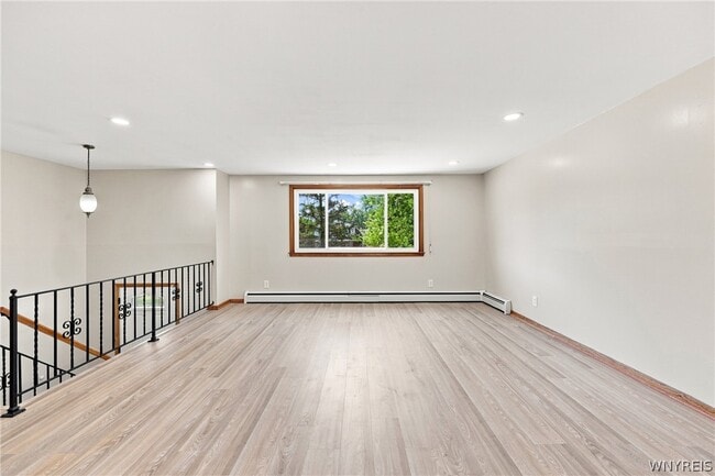 Building Photo - 35 Tomcyn Dr