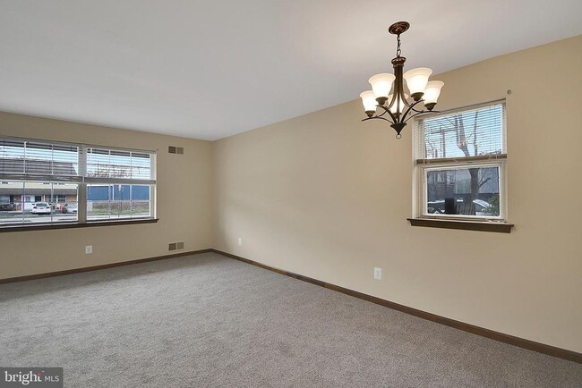 Foto del edificio - 602 Country Ln