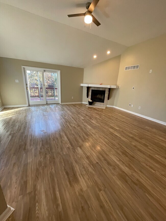 Foto del edificio - 2241 Meadowsage Ct