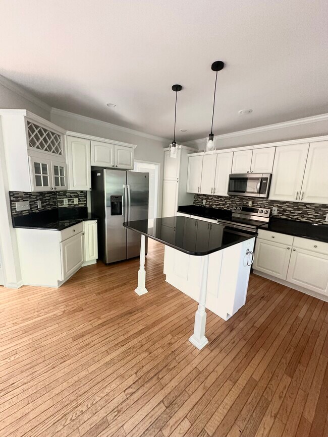 Building Photo - 10016 Carters Grove Rd