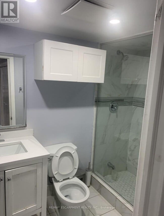 Building Photo - 560 Stonehenge Dr