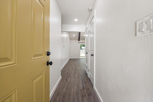 Building Photo - 5700 Garden Oaks Dr