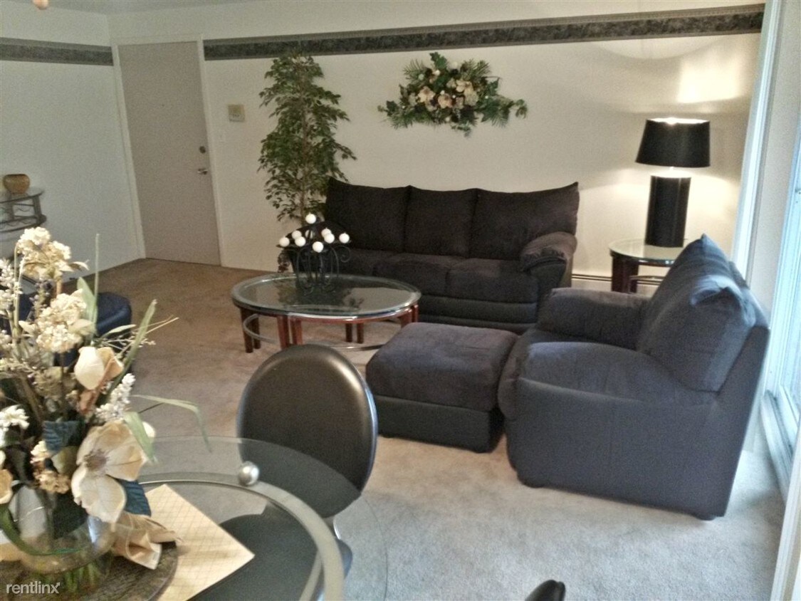 4671 Country Ln, Warrensville Heights, OH 44128 Condo for Rent in