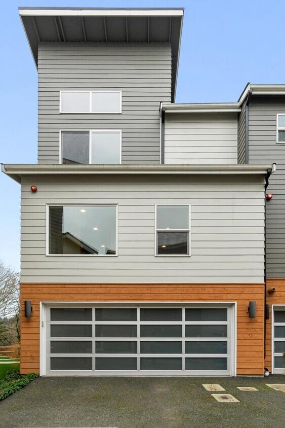 Primary Photo - 3 bedroom in Kenmore WA 98028