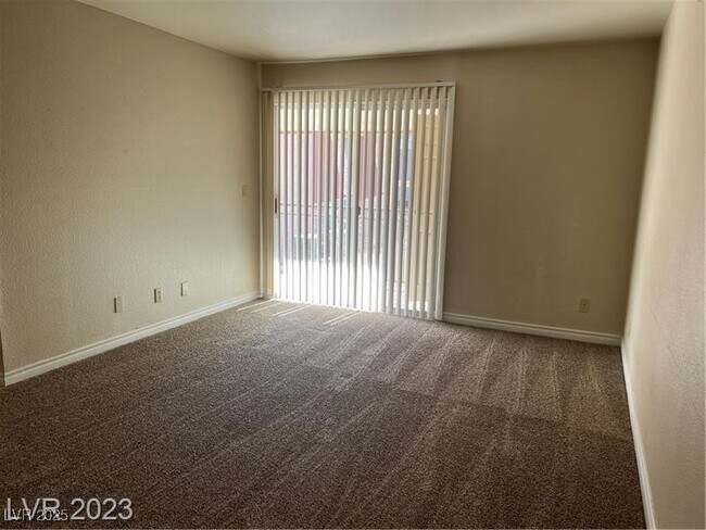 Building Photo - 5295 Indian River Dr