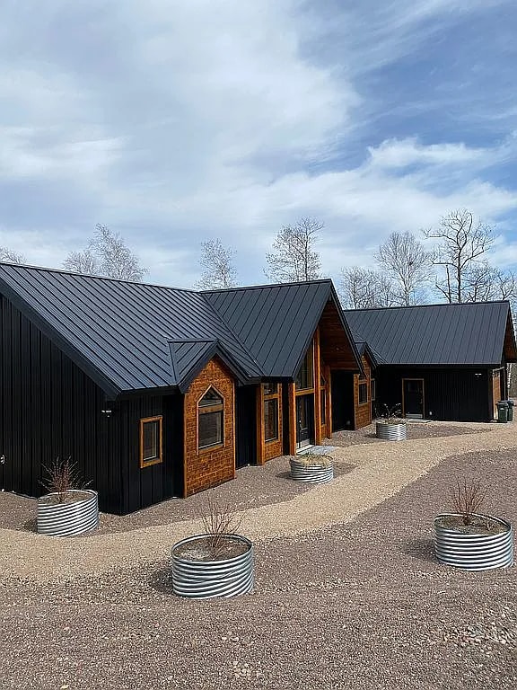 Foto del edificio - 978 Lakeview Dr