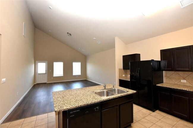 Building Photo - 5725 Roderick Dr
