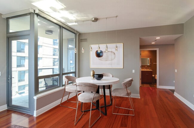 Foto del edificio - 600 N Lake Shore Dr