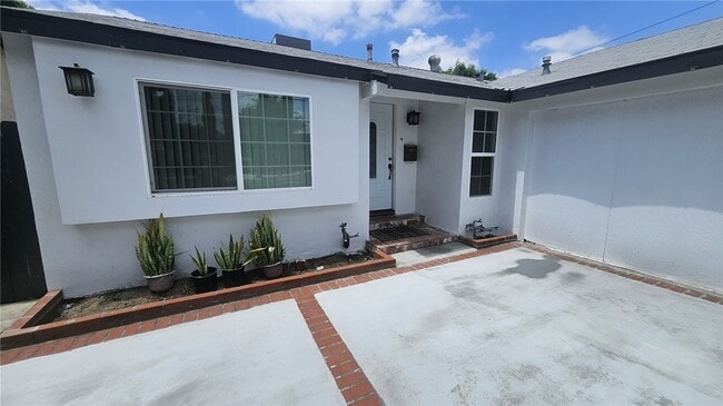Building Photo - 5651 Radford Ave