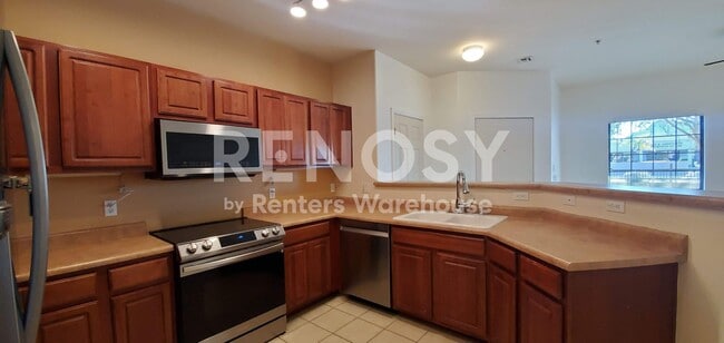 Building Photo - Your Fabulous New Home in North Central Phoenix! 3b 2.5ba