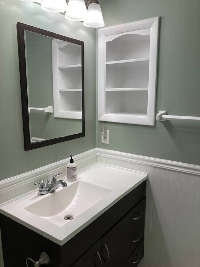 Bathroom - 225 S Tropical Trl
