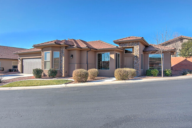 Building Photo - Beautiful Home in Red Cliffs - Small Dogs ...