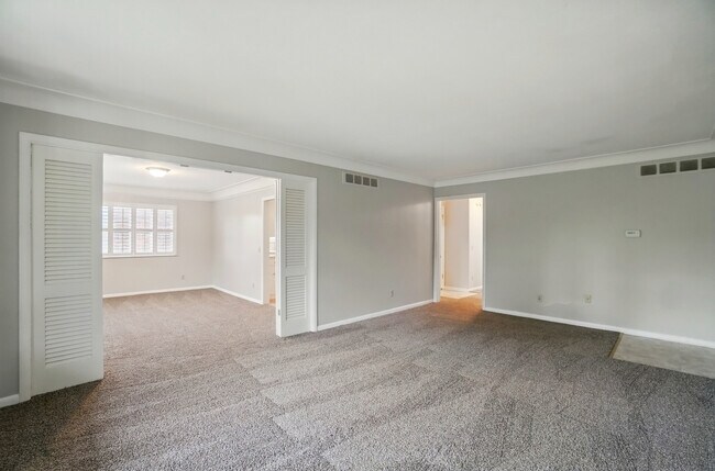 Building Photo - 4057 W Bancroft St