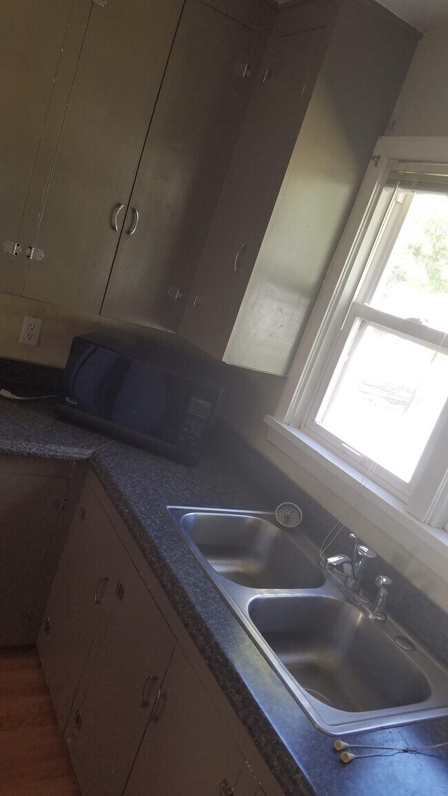 Cocina del lado B - 613 W 25th St