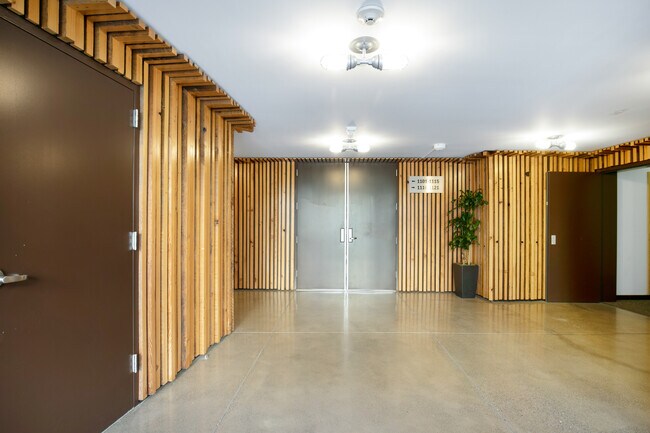 Lobby - 5800 3rd St