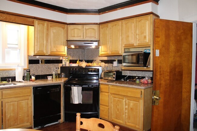 Building Photo - 26 Saint James Ave