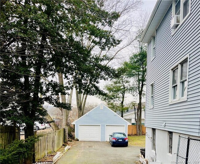 Building Photo - 64 Warner St