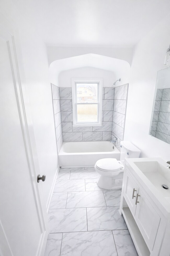 Foto del edificio - 14274 Kilbourne Ave