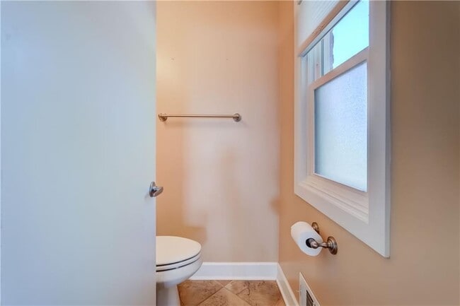 Building Photo - 385 Highland Ave
