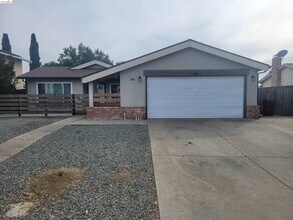 Building Photo - 906 Coral Dr