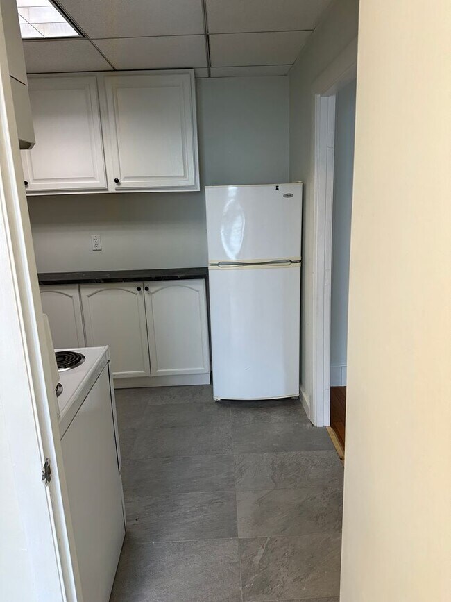 Building Photo - Nicely updated, pet friendly 1 bed near Porter Square in Cambridge!