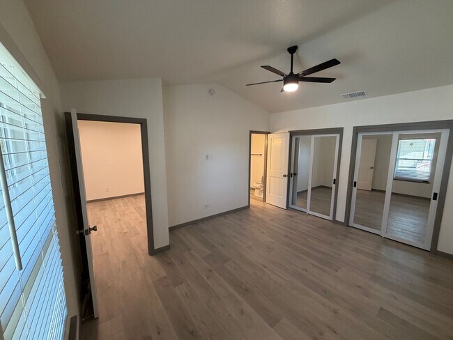Foto del edificio - 7330 Stratford Pl