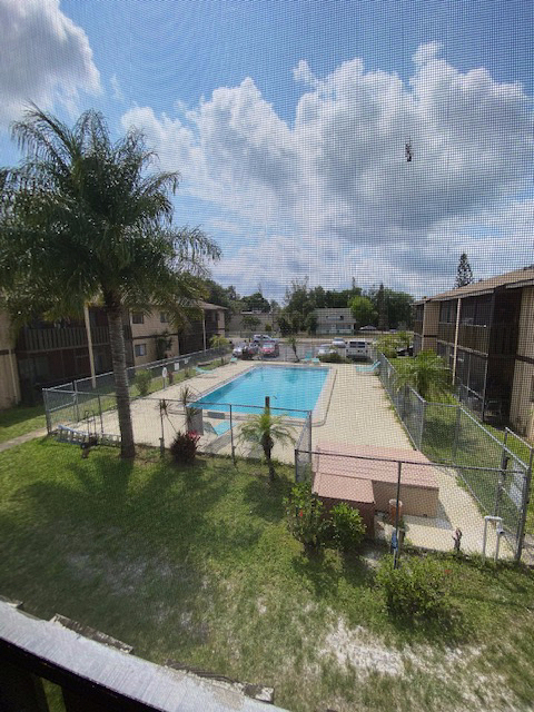Foto del edificio - 2320 Maple Ave