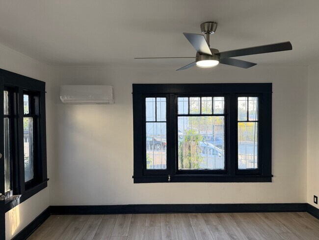Foto del edificio - 2113 1/2 Aaron St