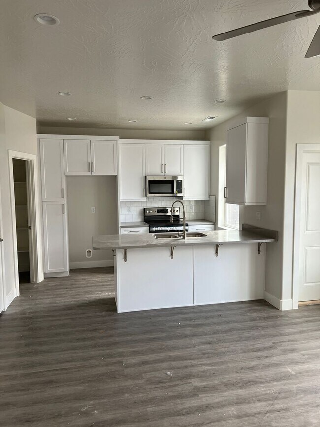 Foto del edificio - Beautiful newer 3 Bedroom, 2.5 Bathroom townhome, located in Washington!