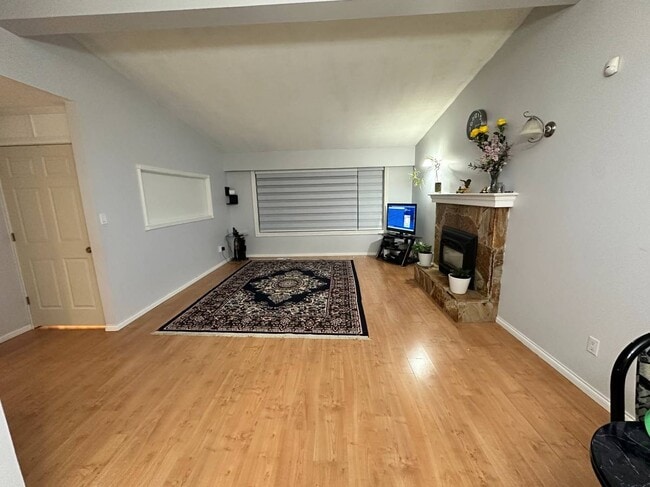 Building Photo - 2111 Sherwood Crescent