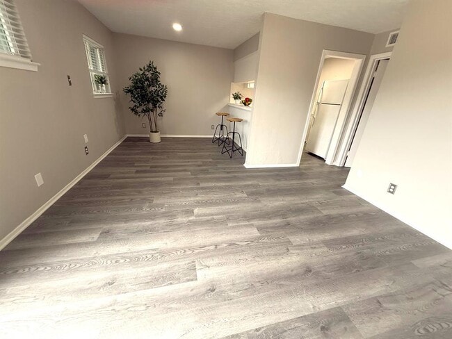 Building Photo - 9733 Neuens Rd