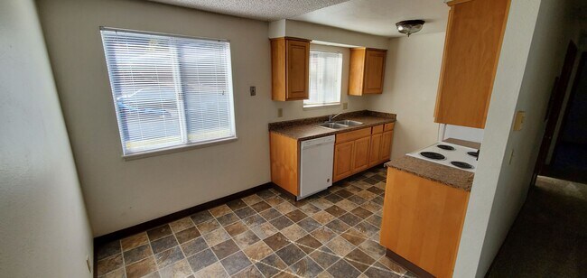 Building Photo - 3322 Willow Ct SE
