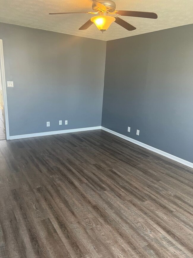 Building Photo - *CHRISTMAS SPECIAL* Spacious 4 Bedroom/2.5...