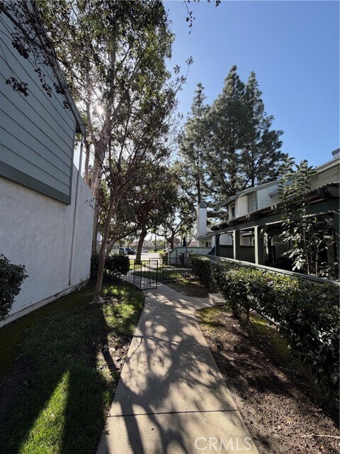 Foto del edificio - 1916 E 5th St