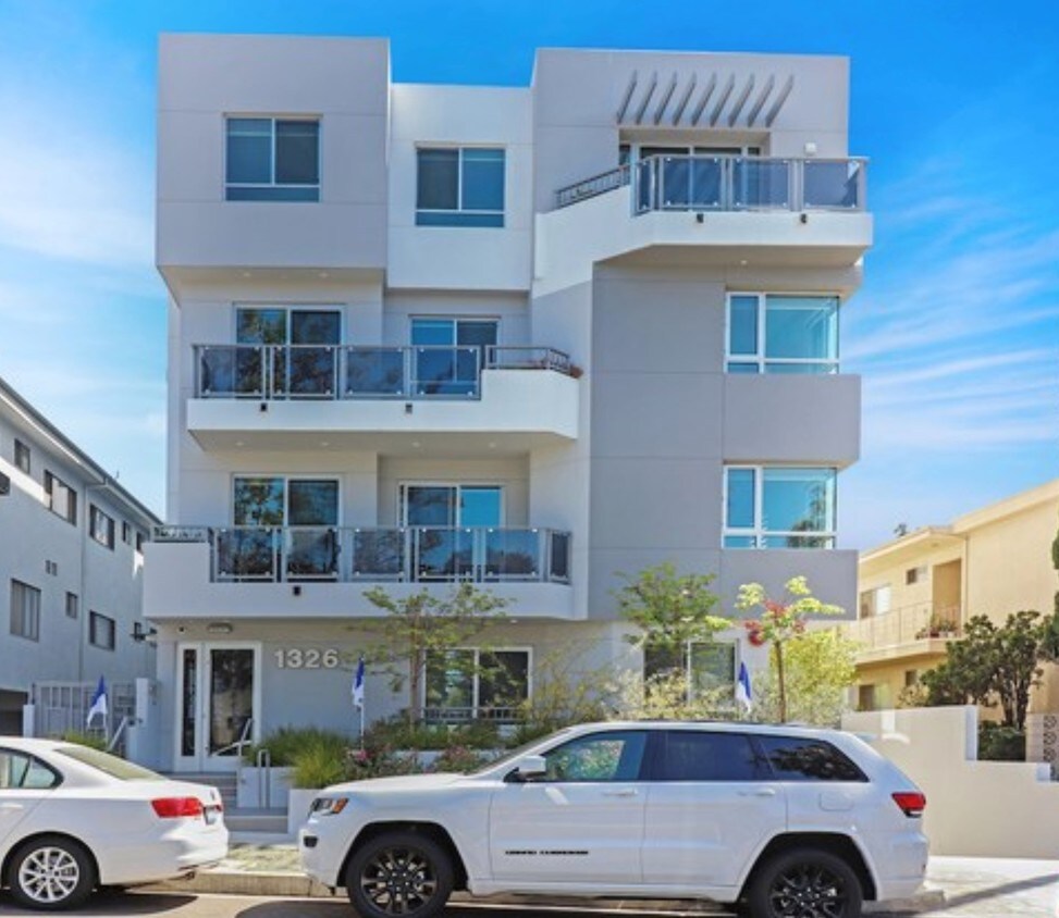Primary Photo - 1326 Centinela Ave