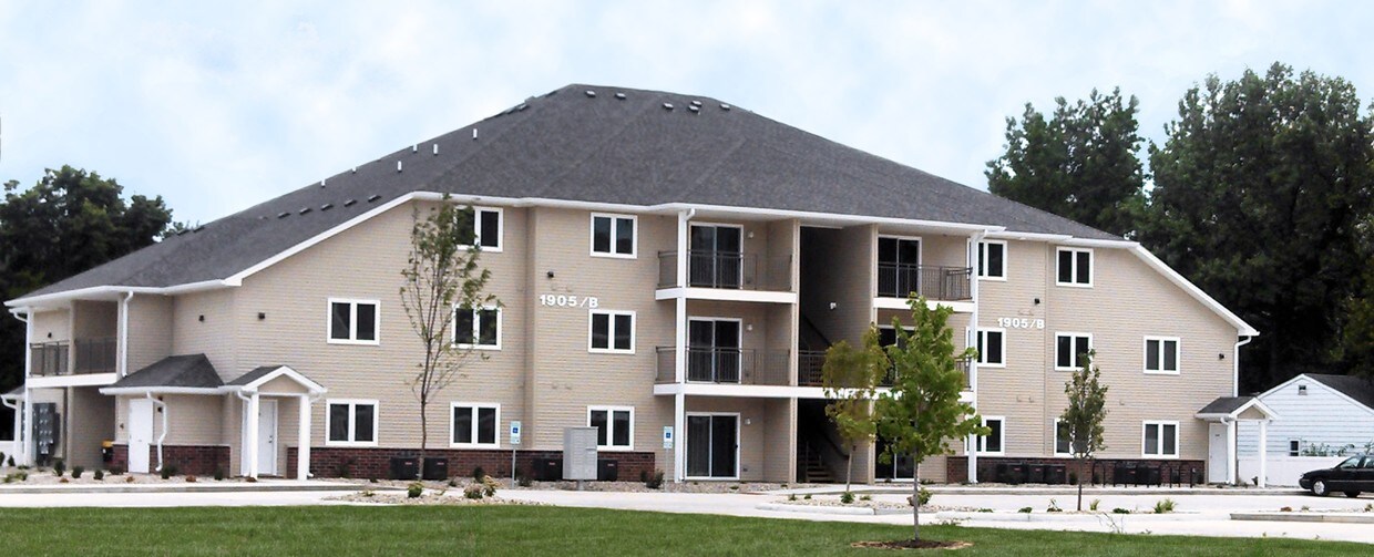 Eastland Apartments 1905 N Cunningham Ave Urbana, IL