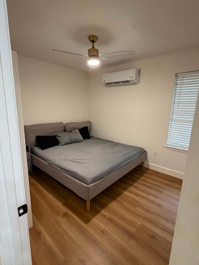 Foto del edificio - Charming 1-Bedroom Home in a Prime Northwest Location