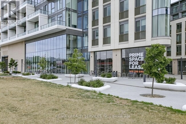 Building Photo - 1000-1000 Portage Pkwy