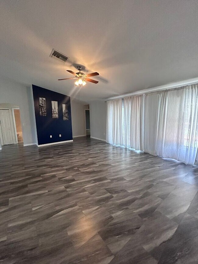 Foto del edificio - 4 Bed Plus Den Pool Home