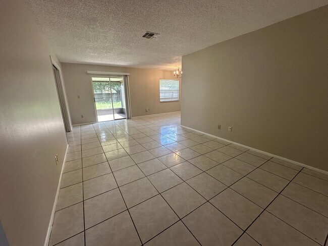 Foto del edificio - Cozy 3 Bedroom/2 bathroom Townhouse