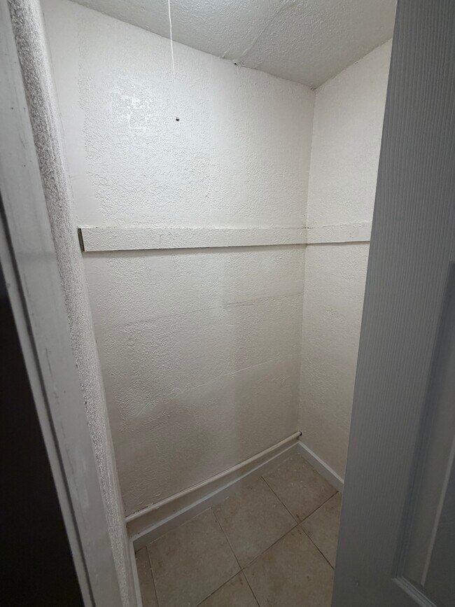 Foto del edificio - 2111 NW 93rd St