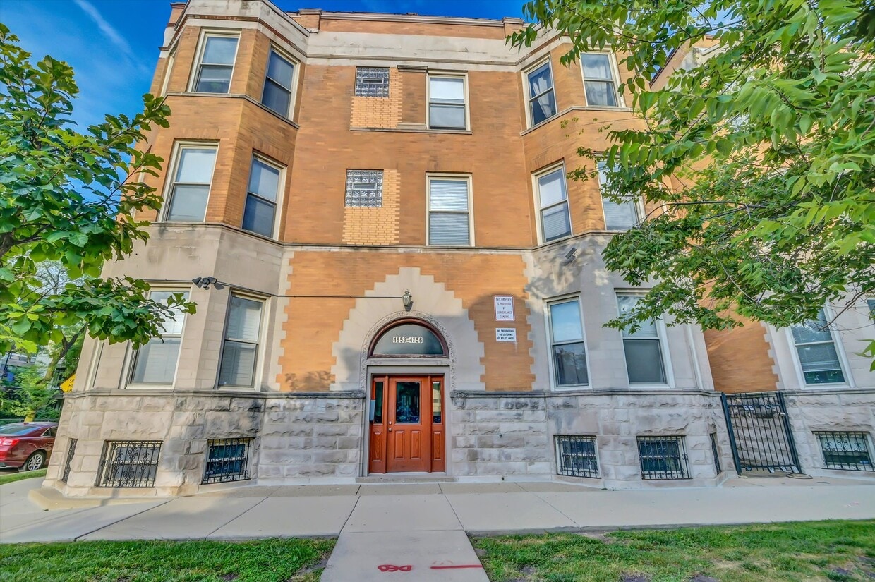 Foto principal - 4856 S Prairie Ave