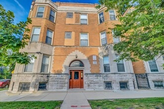 Building Photo - 4856 S Prairie Ave