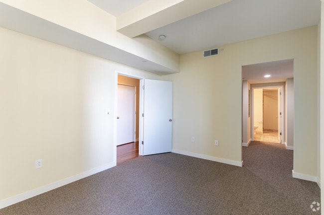 2BR, 2BA - 1,425 SF - Park Pacific