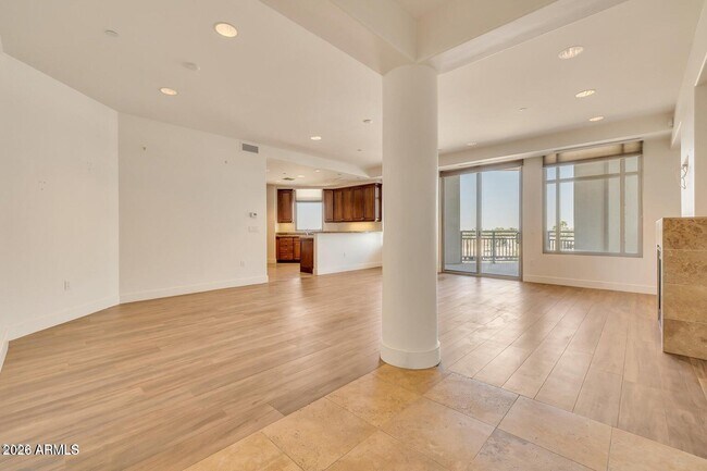 Foto del edificio - 2211 E Camelback Rd