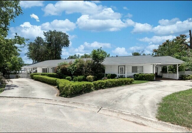 Building Photo - 356 Bobolink Dr