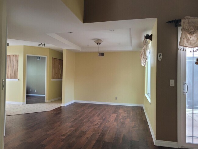 Foto del edificio - 2533 Orangewood Pl