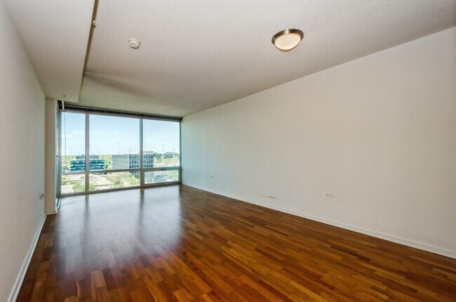 Building Photo - 9725 Woods Dr